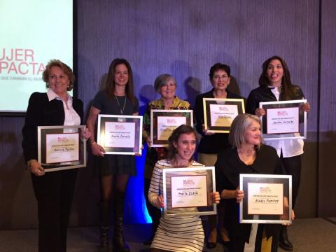 Our Executive Director receives Mujer Impacta Award 